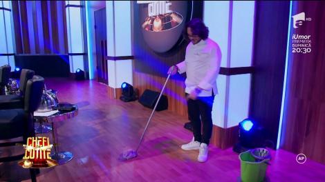 Cine pierde la poker va spăla cu mopul tot platoul. Chef Florin Dumitrescu este ghinionistul jocului