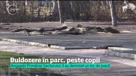 Angajaţii Primăriei Sectorului 3 au demolat un loc de joacă printre zeci de copii