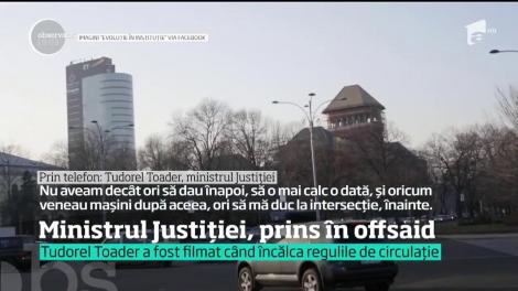 Ministrul Justiţiei, filmat în timp ce încălca mai multe reguli de circulaţie