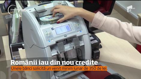 Românii iau din nou credite. Băncile au redus necesarul de acte pentru fiecare client