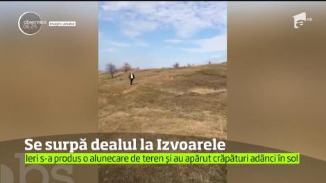 E din nou panică la Izvoarele, în Galaţi. Pământul a început să o ia la vale