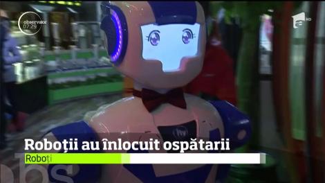Roboţii au înlocuit ospătarii, într-un restaurant din Shanghai