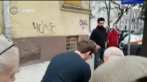 Un pensionar din Timişoara a ajuns pe mâinile medicilor, după ce câteva bucăţi din tencuiala unei case i-au căzut în cap
