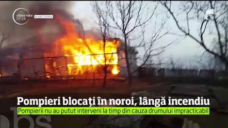 Pompierii care au intervenit la stingerea unui incendiu în Botoşani s-am împotmolit cu autospeciala în noroi!
