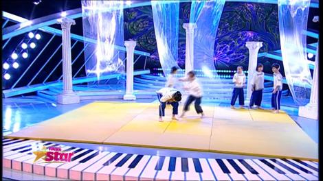 Demonstrație de pangration, un sport precursor al multor arte marțiale moderne, pe scena Next Star