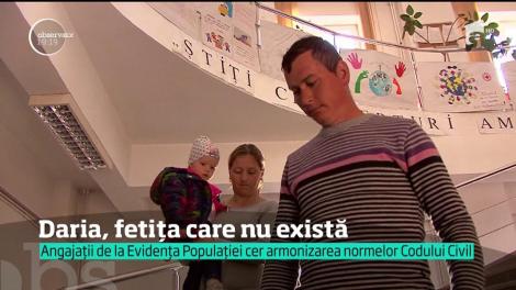 O familie de români, revenită din Spania, se luptă cu o lege care nu le permite recunoaşterea copilului drept cetăţean român