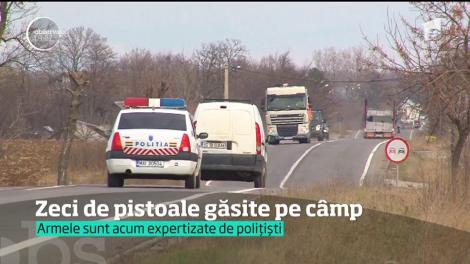 Sătenii din Albota au găsit în pădure 95 de pistoale, ambalate în cutii