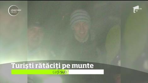 Salvamontiştii din Argeş sunt &icirc;n alertă după ce 3 turişti israelieni sunt blocaţi sub V&acirc;rful Moldoveanu