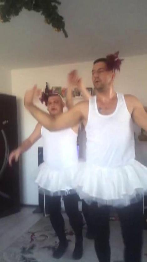 VIRAL! Inspirați de lebădoii Răzvan și Dani, trei băieți au reinventat ”Lacul Lebedelor”, în variantă românească, de apartament