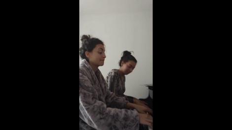 Cum sună Ed Sheeran, dis-de-dimineață, în pijamale! Două domnișoare s-au apucat de improvizat și a ieșit un super COVER al piesei ”Shape of you”