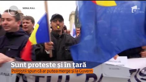 Două mii de poliţişti din Bucureşti protestează de mai bine de trei ore în faţa Ministerului de Interne