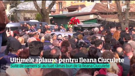 Ultimele aplauze pentru Ileana Ciuculete! Cântăreaţa de muzică populară a fost condusă pe ultimul drum