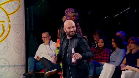 Mihai Bendeac dansează cu sticla în mână pe melodia "Domnişoară, domnişoară"
