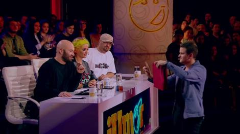 Flavian Glonţ a rezolvat un cub Rubik cu ajutorul unei pungi de hârtie!