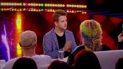 Flavian Glonţ a rezolvat un cub Rubik în mai puţin de un minut!