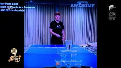 Smiley News: Ping pong cu pahare pline cu apă