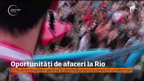 Deşi Carnavalul de la Rio s-a încheiat, paradele de pe străzile braziliene continuă să atragă din ce în ce mai mulţi petrecăreţi