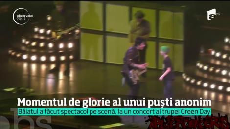 Membrii trupei Green Day au încercat să-şi surprindă un mic fan, într-un concert
