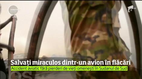 Un avion cu 44 de oameni la bord a luat foc după o aterizare forţată, în Sudanul de Sud, dar, ca prin miracol, nimeni nu şi-a pierdut viaţa