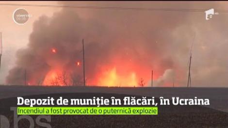 Aproape 20.000 de oameni au fost evacuaţi în estul Ucrainei, după o puternică explozie, urmată de un incendiu, la un depozit de muniţii al armatei