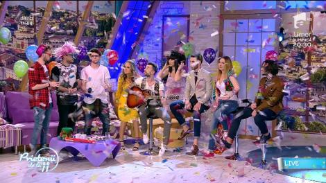 "Ea este... D(i)ANA, colega mea"! S-a întors la... rădăcini şi a făcut un moment de zile mari. Florin Ristei cântă LIVE hit-ul "DANA