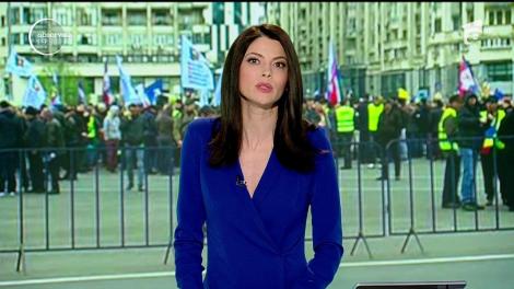 De ziua lor, poliţiştii au ieşit în stradă, nemulţumiţi că sunt nevoiţi să-şi rişte viaţa în misiuni pentru un salariu de 2000 de lei