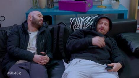 Vai di mini șî di mini! Trezit din somnul dulce, Cheloo l-a înjurat pe Mihai: „Da, Bendeac! Ai ajuns?” Apoi cuvintele sunt greu de reprodus!