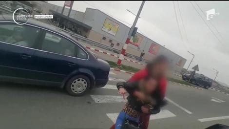 Tânărul filmat pe stradă, în Târgu-Jiu, când încerca să-şi bage cu forţa soţia în maşină, a fost eliberat
