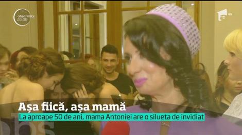 La aproape 50 de ani, mama Antoniei are o siluetă de invidiat