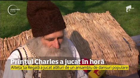 Prinţul Charles e încântat nu doar de frumoasele case săseşti, ci şi de dansurile populare româneşti