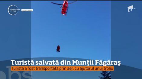 Turistă salvată cu elicopterul din Munții Făgăraș