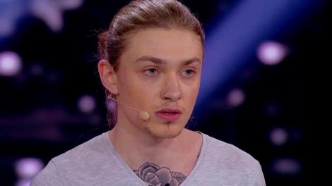 La 20 de ani s-a apucat să fumeze țigări la bucată. Acum îi pare rău că nu și-a cupărat țigări la pachet!