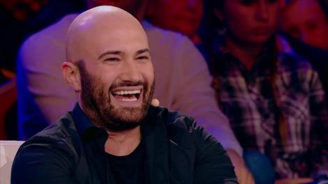 Ce face un vânzător de roșii când își culcă copiii, dar și ce face un cocoș responsabil!