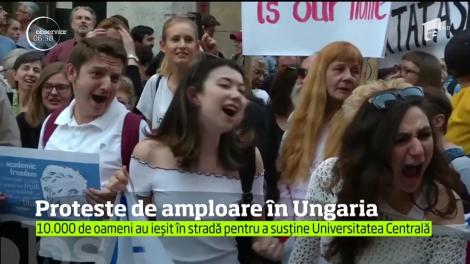 Proteste de amploare în Ungaria. Peste 10 mii de oameni au ieşit în stradă pentru a susţine Universitatea Centrală Europeană