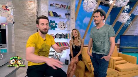 Flavia îi aruncă săgeți lui Dani. „Ai început cu lucruri d-astea de luni dimineața?”