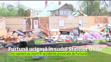 Cel puţin cinci oameni şi-au pierdut viaţa în urma furtunilor care s-au abătut, în ultimele zile, asupra regiunii din sudul Statelor Unite