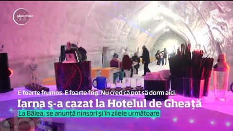 În prag de Paşte, un loc din România arată ca de Crăciun. Hotelul de gheaţă de la Bâlea atrage turişti din toată lumea