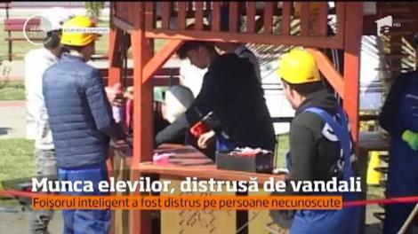 Un foişor inteligent construit de mai mulţi elevi din Târgu-Jiu a fost vandalizat