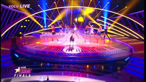 Moment demn de marile scene ale lumii! Briana Gusu ridică publicul în picioare cu “Bang Bang” de la Jessie J, Ariana Grande şi Nicki Minaj: “Wow, unde ajunge cu vocea!”