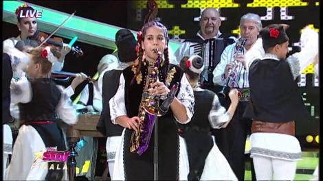 Folclorul nu putea lipsi din marea finală! Cei din trupa “Tradiţii Uiorene” fac spectacol cu dansuri populare, la Next Star