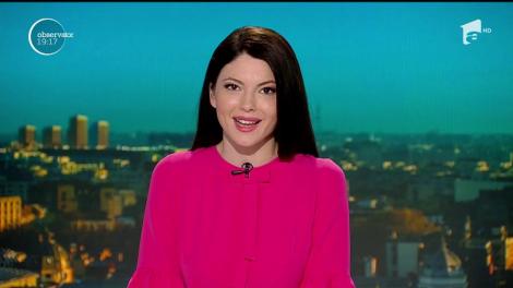 Un urs a coborât din pădure la marginea oraşului Azuga pentru o tăvăleală prin zăpadă