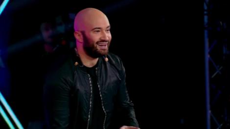 Mihai Bendeac se transformă în Dan Negru. Juratul îl încurajează pe Darius Câmpean să spună cele mai bune glume ale sale