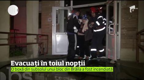 O boxă din subsolul unui bloc din Brăila a fost incendiată