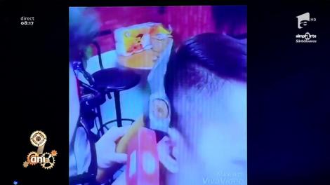 Toporul, ciocanul și...frizerul! Un tânăr face senzație cu un mod bizar de-a tunde! Privești și te minunezi!