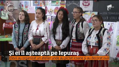 Mulţi copii preferă să-i trimită mailuri Iepuraşului, ca să-l anunţe ce şi-ar dori să primească de Paşte!