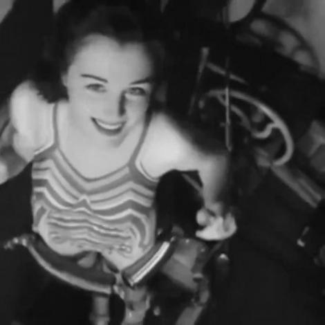 Cum arăta o sală de sport pentru femei în anul 1940. Evele își riscau viața pentru forme perfecte! Unul, stânga, dreapta - doi, c-așa era mișcarea pe la noi!