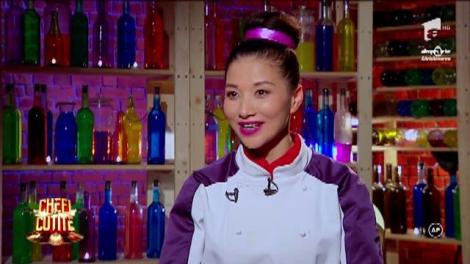 Sfecla și ”chineza” au stârnit hohote de râs! Asiatica lui Scărlătescu a făcut exerciții de dicție în bucătărie: ”Fesclă? Așa se zice?”