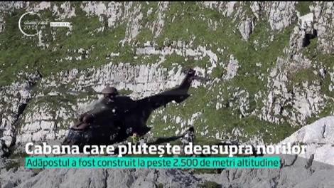 Două cabane, suspendate între cer şi pământ, deasupra Alpilor sloveni, uimesc prin frumuseţea lor