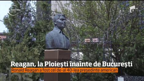 Bustul lui Ronald Reagan, fostul preşedinte american, la Ploiești înainte de București