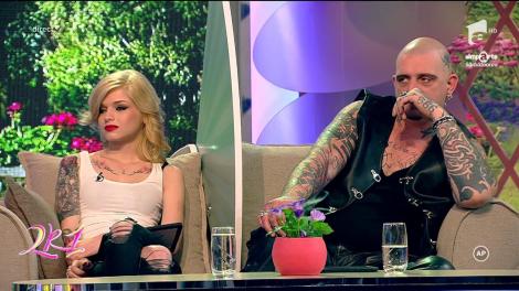 Motoare turate şi fete tatuate, la „2k1”! „L-am cunoscut pe iubitul meu atunci când tata a vrut să-şi facă un tatuaj”